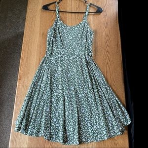 Old Navy Fit & Flare Cami Mini Dress. Medium. Green Floral.